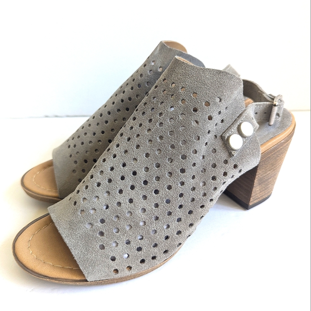 Sofia Milano Suede Slingback Sandals 🦋 Wood Block Kitten Heels Perforated ITALY